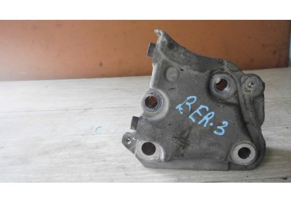 Кронштейн подушки двигуна правий Peugeot, Citroen 2.0 hdi, 9648325480